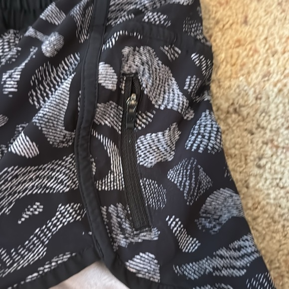 Black and white printed Lululemon athletic shorts - Picture 2 of 4